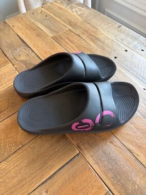 OOFOS - Black Slide Sandal Womens sz 9 Original Recovery Footwear